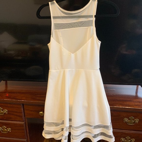 Monteau LA White Dress - Picture 5 of 16